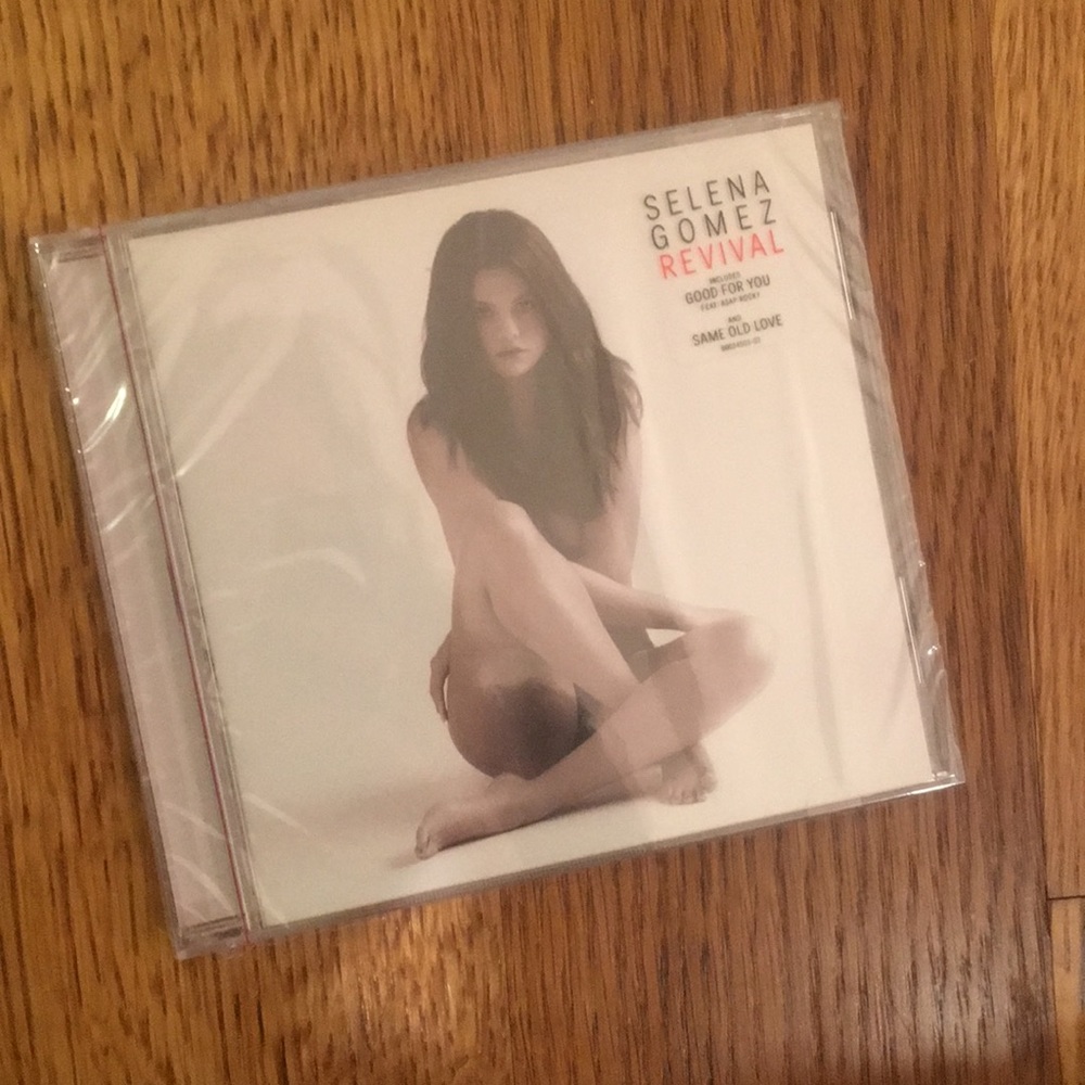 Selena Gomez revival cd